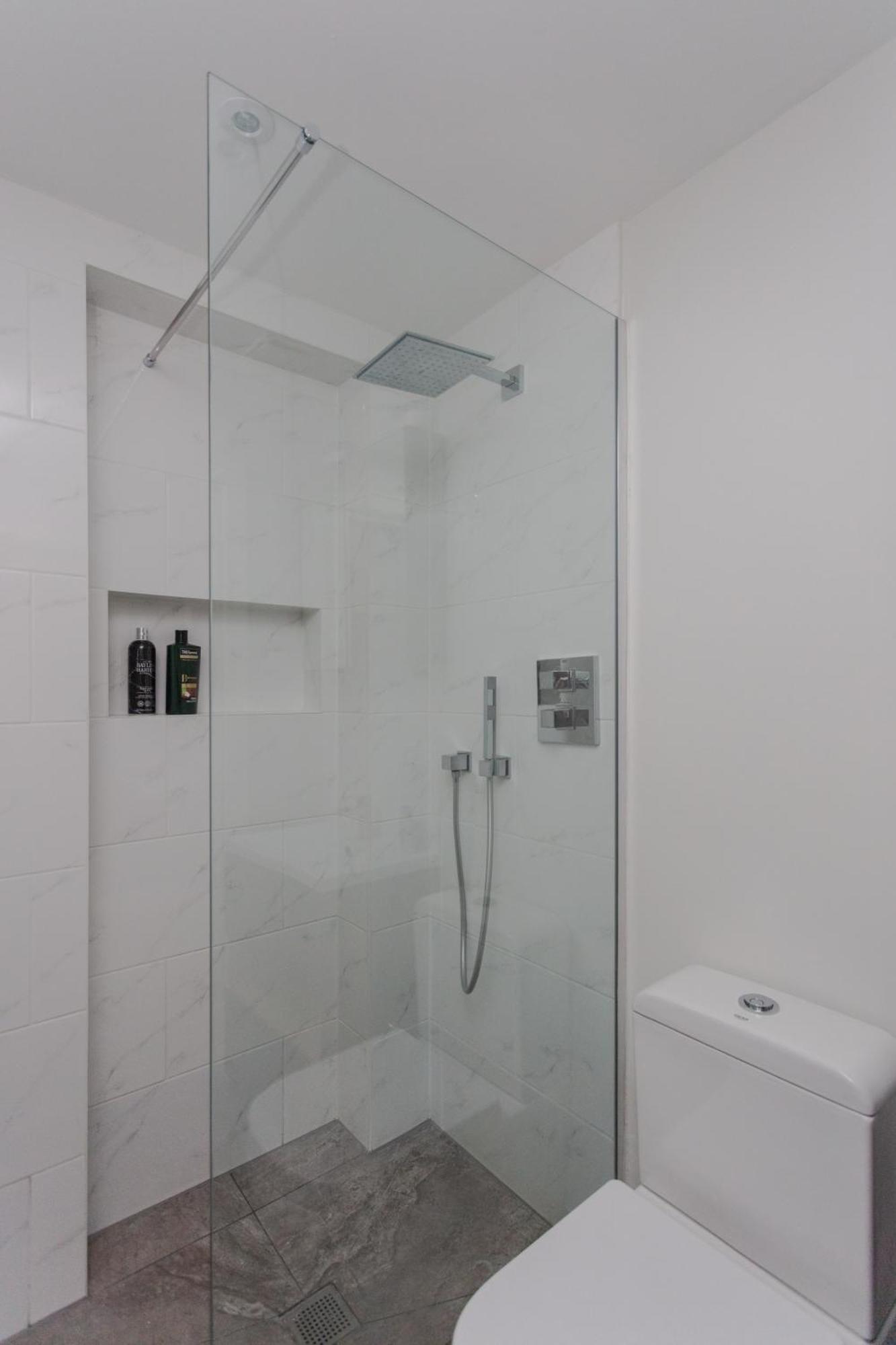 Spacious And Modern In Pimlico * Londen